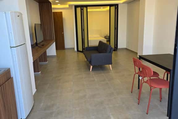 Modern 1-Bed Apartment in Miguel Hidalgo with Balcony - Image 1