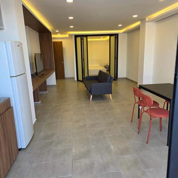 Modern 1-Bed Apartment in Miguel Hidalgo with Balcony - Image 1
