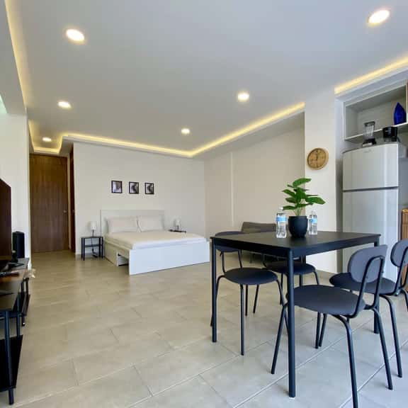 Modern 1-Bed Apt in Miguel Hidalgo with Terrace - Image 1