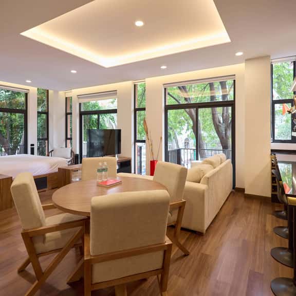 Studio · Private balcony, parking, rooftop & BBQ - Image 1