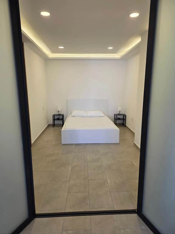 Modern 1-Bed Apartment in Miguel Hidalgo with Balcony - Image 2
