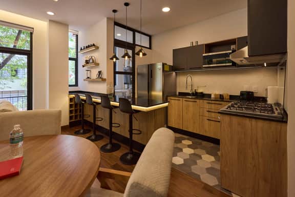 Studio · Private balcony, parking, rooftop & BBQ - Image 2